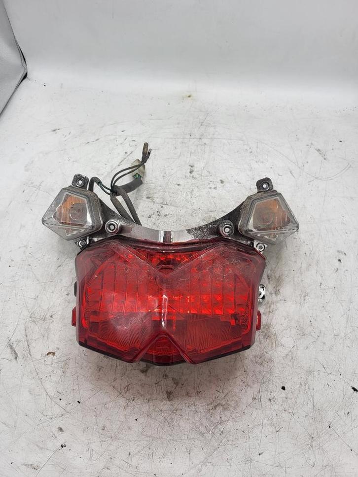 Sym Orbit 3 2019 Euro 4 / Achterlicht Unit Compleet met, Fietsen en Brommers, Brommeronderdelen | Scooters, Overige typen, Overige merken