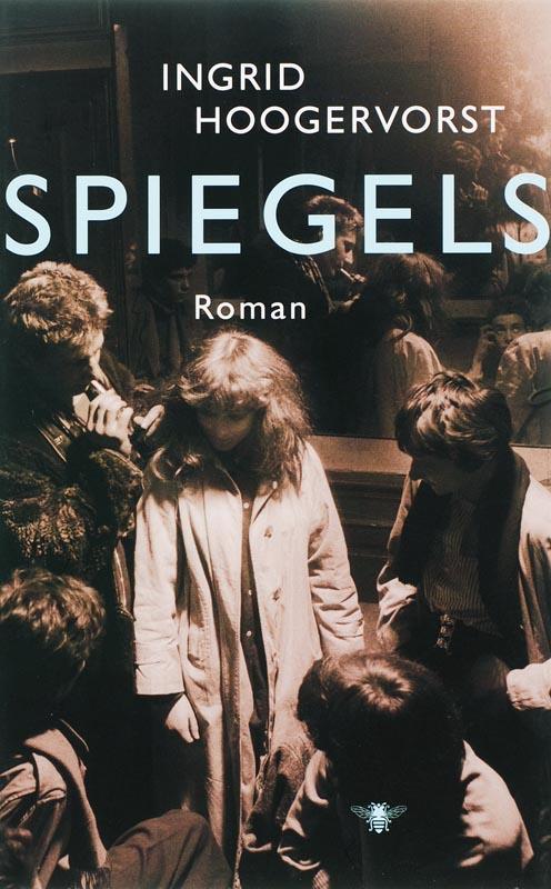 Spiegels 9789023416920 Ingerid Hoogervorst, Boeken, Romans, Gelezen, Verzenden