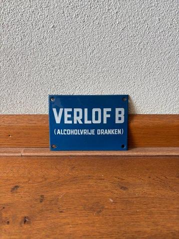 VERLOF B (ALCOHOLVRIJE DRANK) - VERLOF B - Emaille bord -, Antiek en Kunst