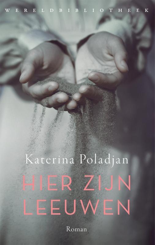 Hier zijn leeuwen 9789028451070 Katerina Poladjan, Boeken, Romans, Zo goed als nieuw, Verzenden