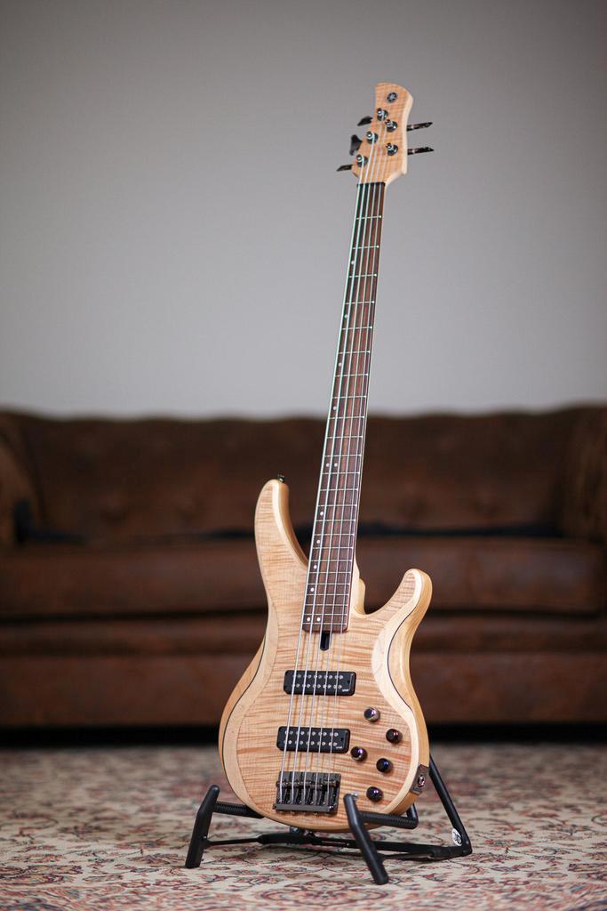Yamaha TRBX605FM 2023 | Flamed Maple, Musique & Instruments, Instruments à corde | Guitares | Basses, Envoi