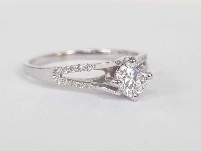Bague de fiançailles - 18 carats Or blanc - 0.67ct. tw., Bijoux, Sacs & Beauté, Bijoux anciens