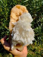 Betoverende Mesolietbal met Stilbite Kristal op matrix -, Verzamelen, Mineralen en Fossielen