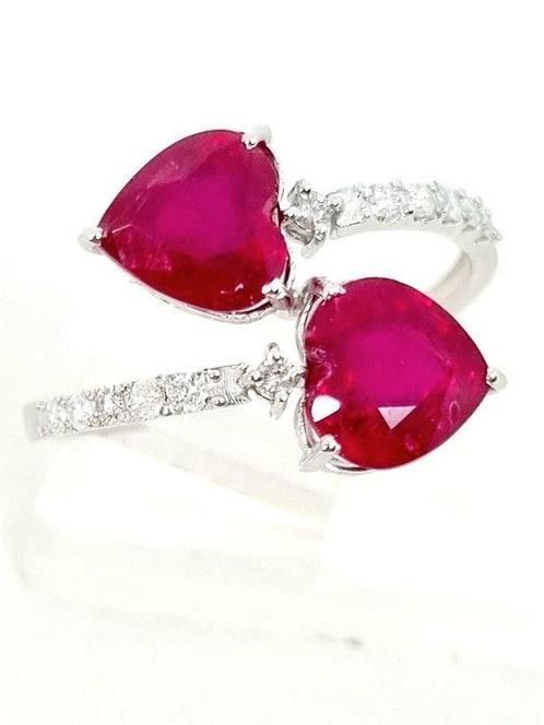 Ring - 18 karaat Witgoud Robijn - Diamant, Handtassen en Accessoires, Ringen