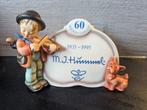 Goebel - Figurine - Hummel 767 – puppy love, display plaque, Antiek en Kunst