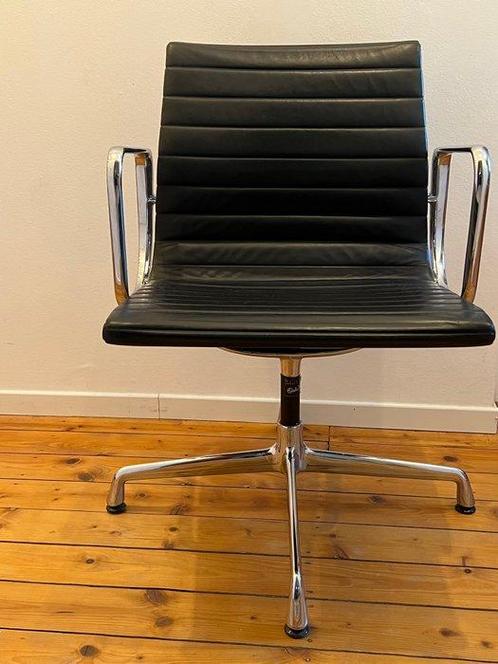 Herman Miller, Vitra - Charles & Ray Eames - Chaise de, Antiek en Kunst, Antiek | Meubels | Stoelen en Sofa's