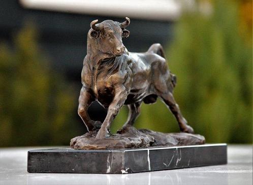 Beeld, woeste stier - 21 cm - brons marmer, Antiek en Kunst, Kunst | Designobjecten