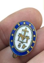 Esoterisch en gotische bronzen speld die het omgekeerde van