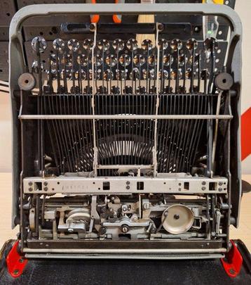 Aldo Magnelli - Olivetti, Invicta MP1 - Machine à écrire -