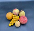 Sculpture, Exceptionnel Assortiment de Fruits Décoratifs en