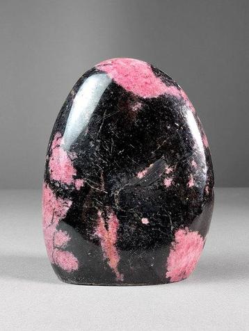 Rhodonite fantastique bloc de forme libre - Hauteur : 11 cm