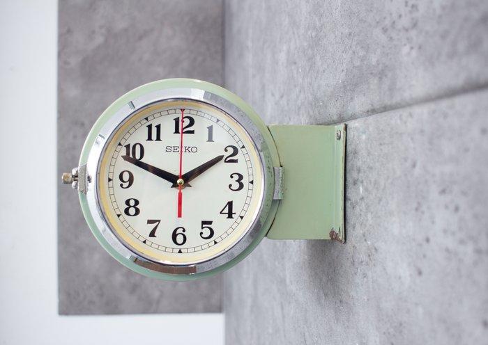 Wandklok - Seikosha double side Seiko Japan - Staal,, Antiek en Kunst, Antiek | Wandborden en Tegels
