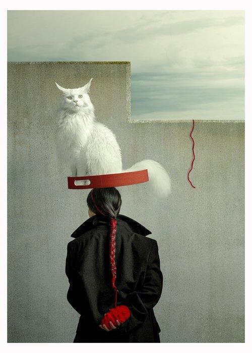 Elena Paraskeva - Sleepwalker and her cat - XL, Antiek en Kunst, Kunst | Designobjecten