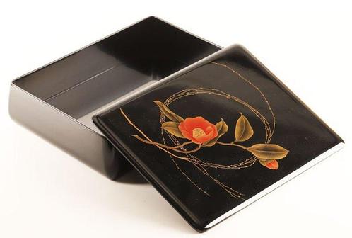 Very fine bunko with camellia maki-e design - including, Antiek en Kunst, Antiek | Overige Antiek