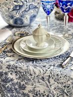 Toile de jouy tafelkleed romantische stijlmotieven op beige, Antiquités & Art, Antiquités | Meubles | Tables