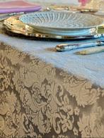 Adamascado mantel in parelgrijs voor grote tafels, met