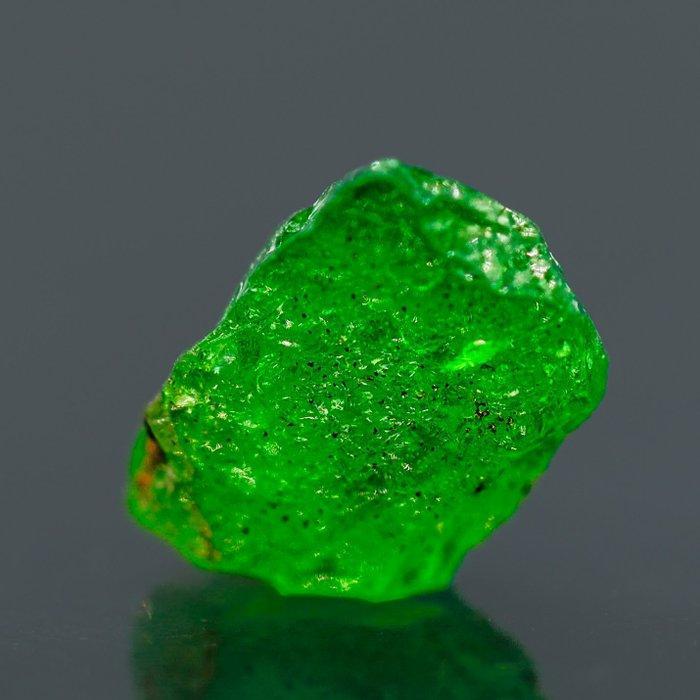 Uitzonderlijk natuurlijk tsavorietkristal • 4,10 ct •, Verzamelen, Mineralen en Fossielen