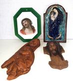 Crucifix (4) - Aardewerk, Glas, Hout, Terracotta -