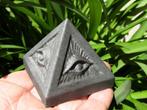 SHUNGITE Hoog Energie Piramide Oog van Providence / Alziend, Verzamelen