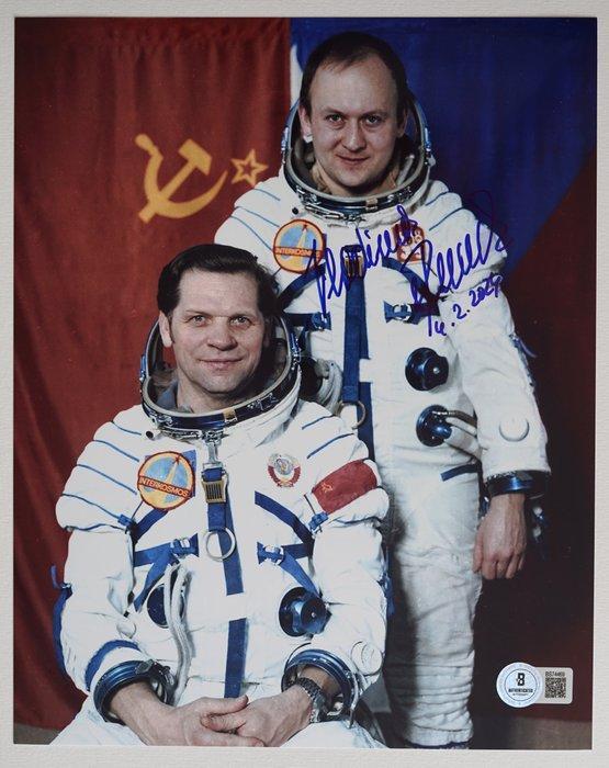 InterCosmos - Vladimir Remek - Autograph, Photo with Beckett, Verzamelen, Film en Tv