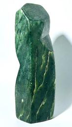 -GEEN RESERVE- Jade Nephrite Vrijvormige Beeldhouwwerk