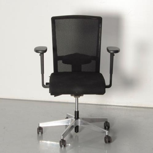 Wrak salaris Pelmel ② Interstuhl 172G bureaustoel, zwart / mesh, 4D armleggers — Bureaus —  2dehands