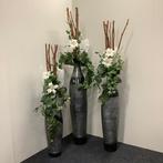 Complete sets van 3 vazen met kunstplant in een stenen vaas, Bureau