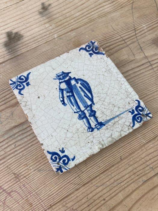 Carreau - Ancien carreau Delft bleu avec un noble en costume, Antiek en Kunst, Antiek | Glaswerk en Kristal
