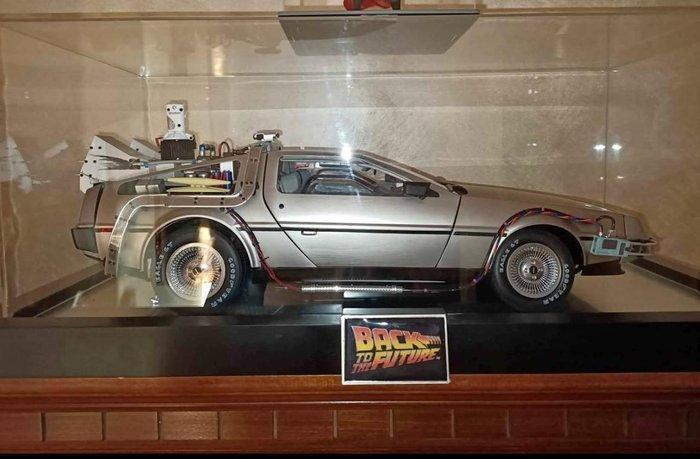 1:8 - Modelauto - DeLorean DMC-12 - Back to the Future, Hobby en Vrije tijd, Modelauto's | 1:5 tot 1:12