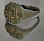 Middeleeuws Brons Middeleeuwse bronzen ring. Uitstekende