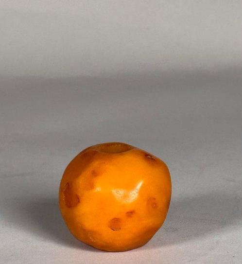Figuur - Large natural amber bead - Amber - China - Qing, Antiek en Kunst, Antiek | Overige Antiek