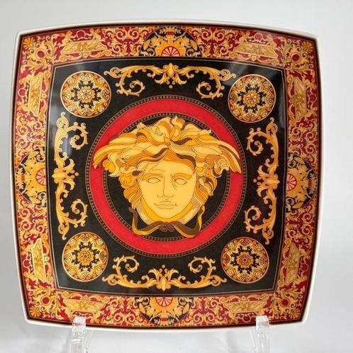 Rosenthal - Versace - Plat - gebogen 18 x 18 cm - Medusa rot, Antiek en Kunst, Antiek | Glaswerk en Kristal