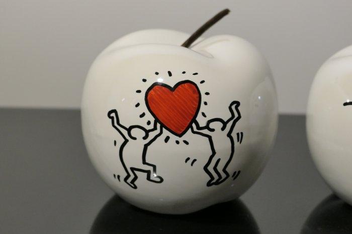 RichART - Lot de 2 pommes en hommage à Keith Haring - L, Antiquités & Art, Art | Objets design