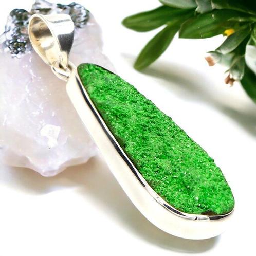 Extrêmement rare - Uvarovite - Mines du territoire de Perm -, Verzamelen, Mineralen en Fossielen