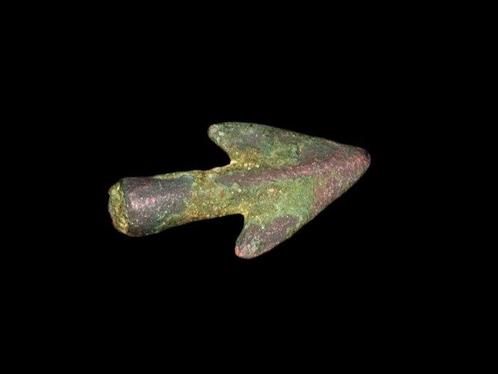 Âge du bronze - Pointe de flèche en bronze à large nervure, Antiek en Kunst, Antiek | Overige Antiek