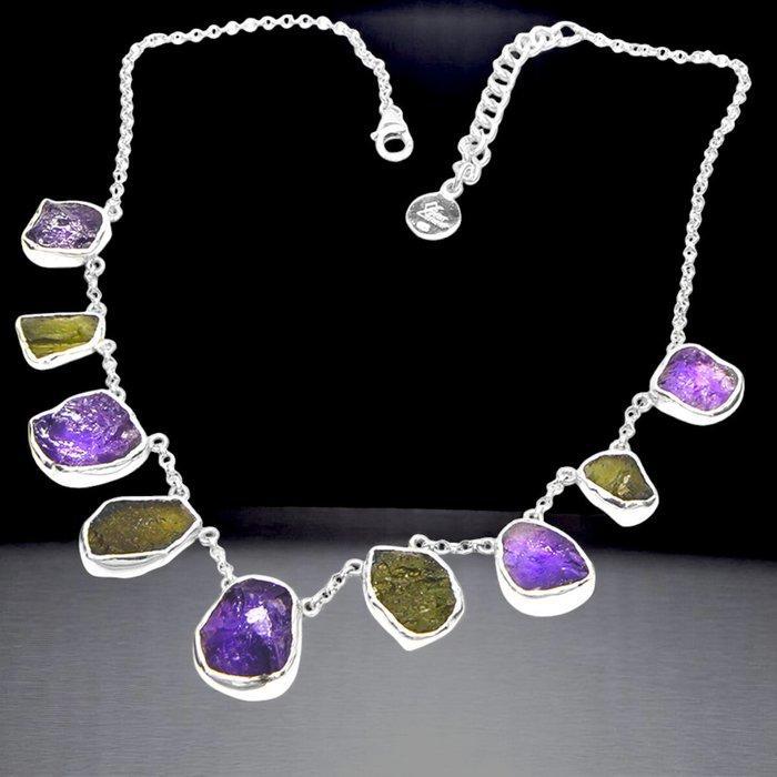 2 Buitengewone edelstenen in een elegante compositie., Verzamelen, Mineralen en Fossielen