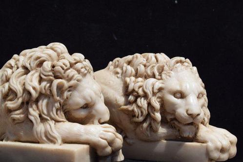 sculptuur, Coppia leoni dal modello di Canova - 31 cm -, Antiek en Kunst, Curiosa en Brocante