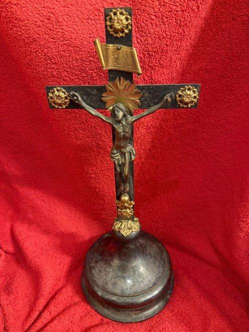 avec une auréole rayonnante et une plaque dinscription INRI, Antiek en Kunst, Kunst | Niet-Westerse kunst