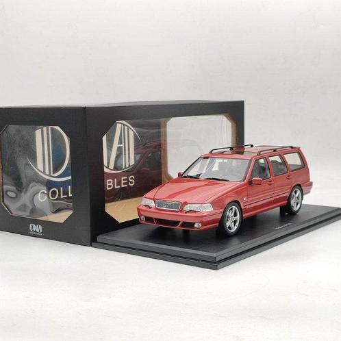 DNA Collectibles 1:18 - Modelauto - Volvo V70 R P80 - Rood, Hobby en Vrije tijd, Modelauto's | 1:5 tot 1:12