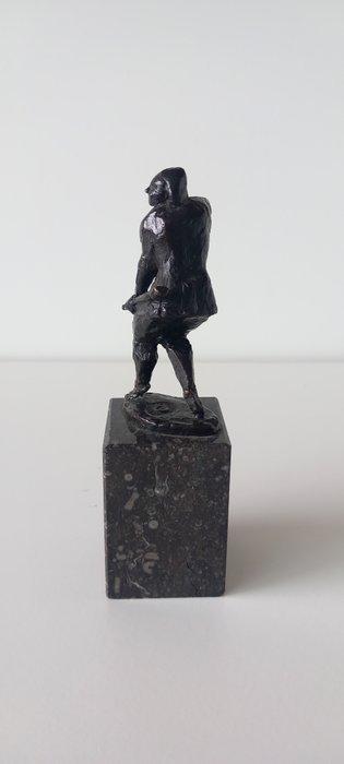 Statue, Bronzen figuur op marmeren sokkel - gesigneerd -