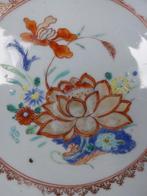 Qianlong (1735-1796) - Bord - Large Lotus with Peonies and