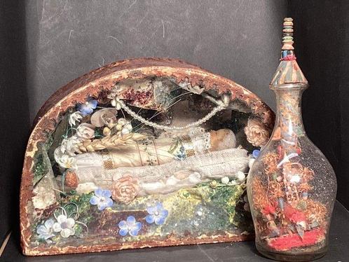 Enfant Jésus dans la roseraie (2) - Antique - Cire - verre -, Antiek en Kunst, Kunst | Niet-Westerse kunst