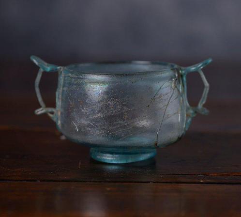 Oud-Romeins glazen skyphos - 5.5 cm, Verzamelen, Mineralen en Fossielen