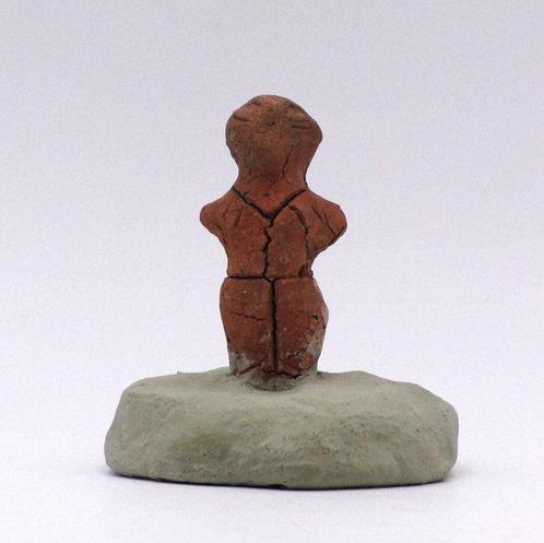 Figurine - Vinca Cultuur - Neoliticum Klei Figuur Gemonteerd, Verzamelen, Dierenverzamelingen