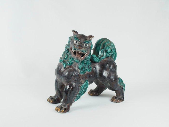 [Livraison gratuite] Une puissante statue de lion en Kutani, Antiek en Kunst, Antiek | Overige Antiek