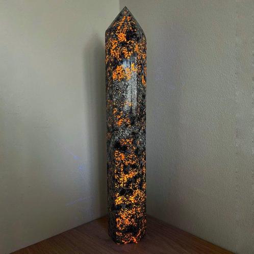 Fine Yooperlite AAA Tower yooperlite - Hoogte: 41.6 cm -, Verzamelen, Mineralen en Fossielen