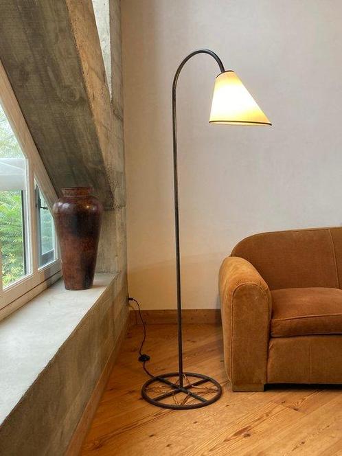 d’après Jean Royere - Staande lamp - IJzer - Ski vloerlamp, Antiek en Kunst, Antiek | Meubels | Stoelen en Sofa's