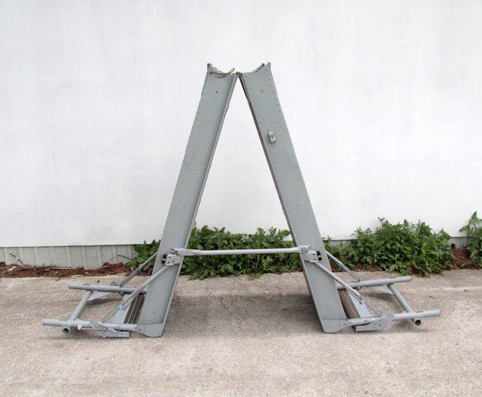 Vliegplatform / ladder ontworpen voor onderhoudsuitvoering -, Antiek en Kunst, Antiek | Wandborden en Tegels