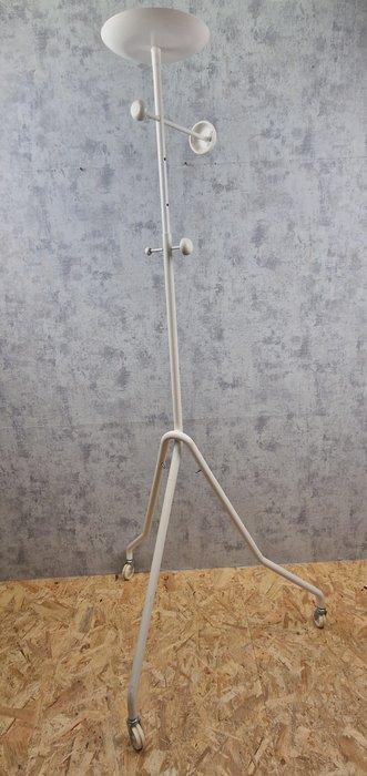 IKEA - Gustav Carlberg - Valet - Gecoat acier - Dressboy,, Antiek en Kunst, Curiosa en Brocante
