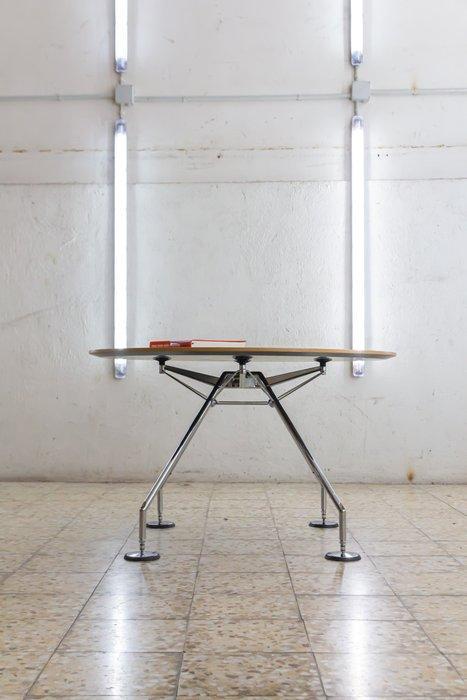Tecno - Norman Foster - Table - Nomos - Aluminium - 120cm, Antiek en Kunst, Kunst | Designobjecten
